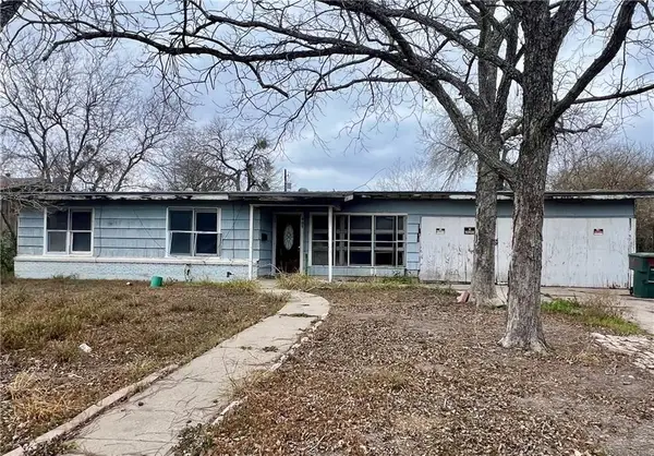 909 Highland Avenue, Alice, TX 78332