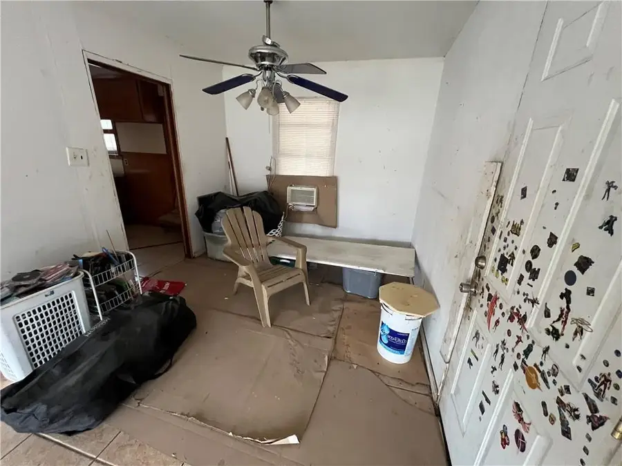 909 Highland Avenue, Alice, TX 78332 - #3