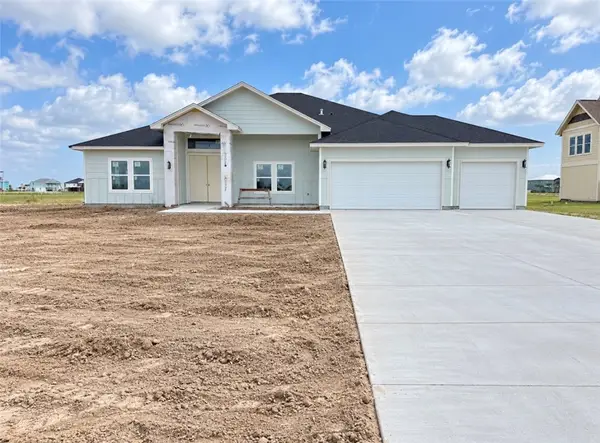 4 Peets Bend Drive, Rockport, TX 78382