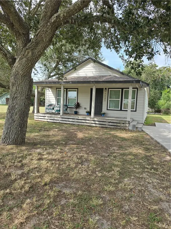 1121 Lady Clare Street, Rockport, TX 78382