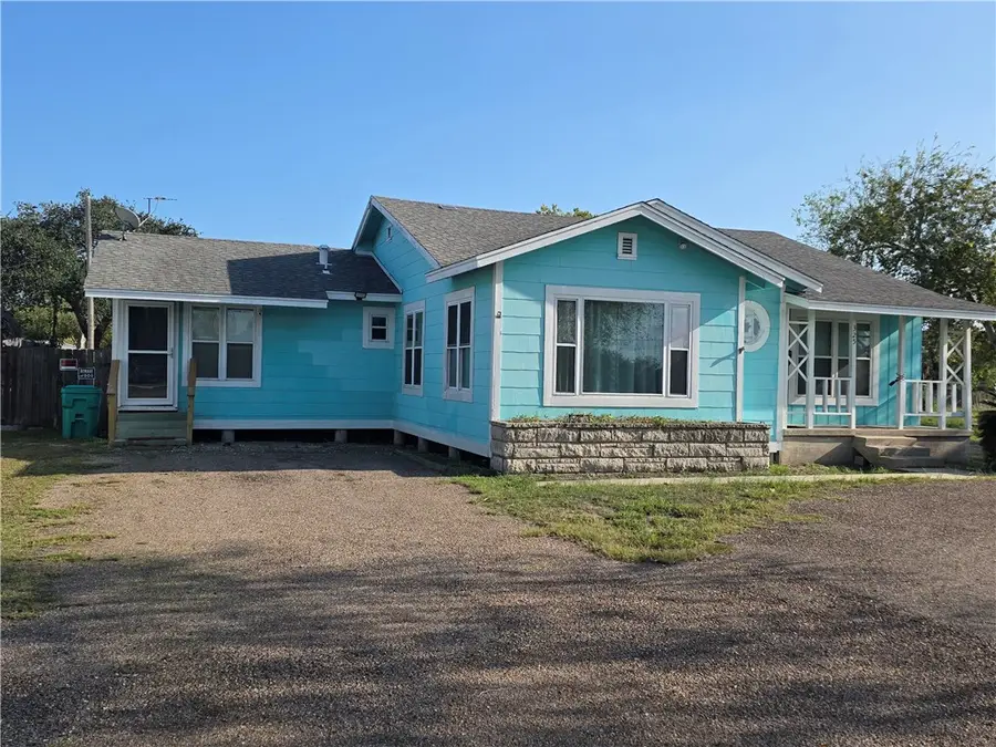 325 S Saunders Street, Aransas Pass, TX 78336 - #2