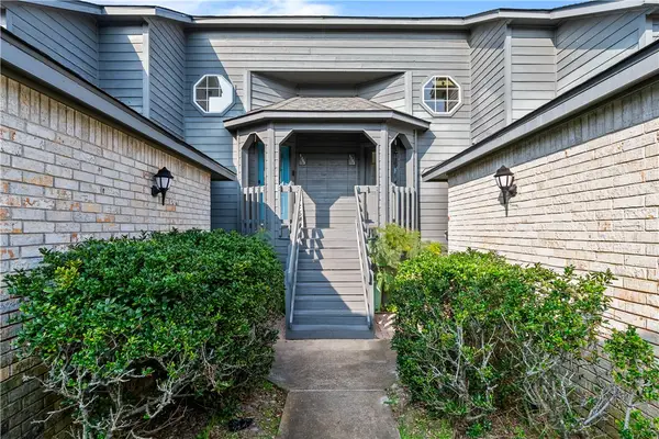 210 Oak Bay Street #1203, Rockport, TX 78382