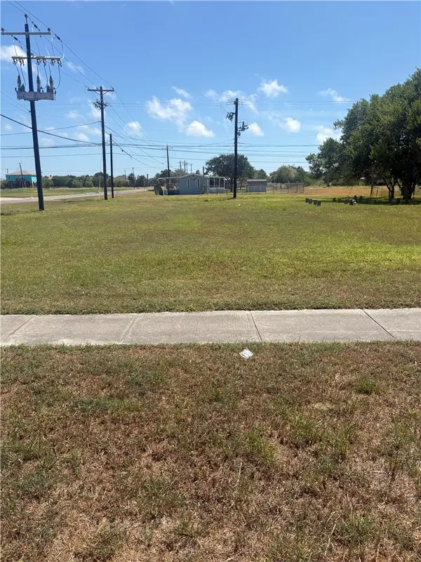 1111 Commercial, Aransas Pass, TX 78336