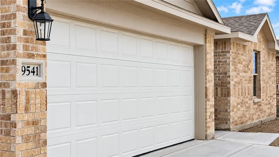 9541 Swedish Oak Drive, Corpus Christi, TX 78410 - #2