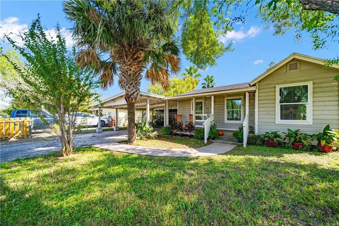 1021 E B Avenue, Kingsville, TX 78363 - #1