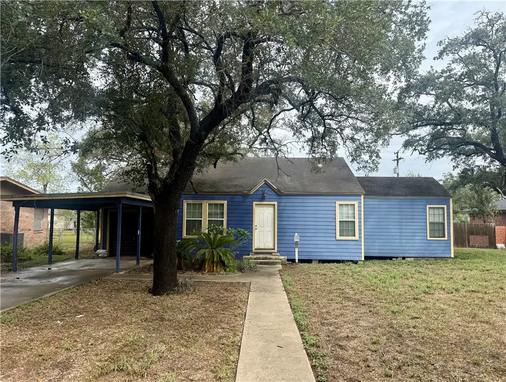 714 E Ragland Avenue, Kingsville, TX 78363 - #1