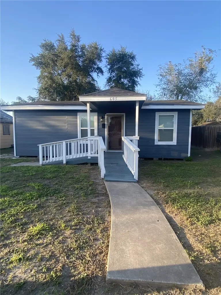 605 Hobbs Avenue, Alice, TX 78332 - #1