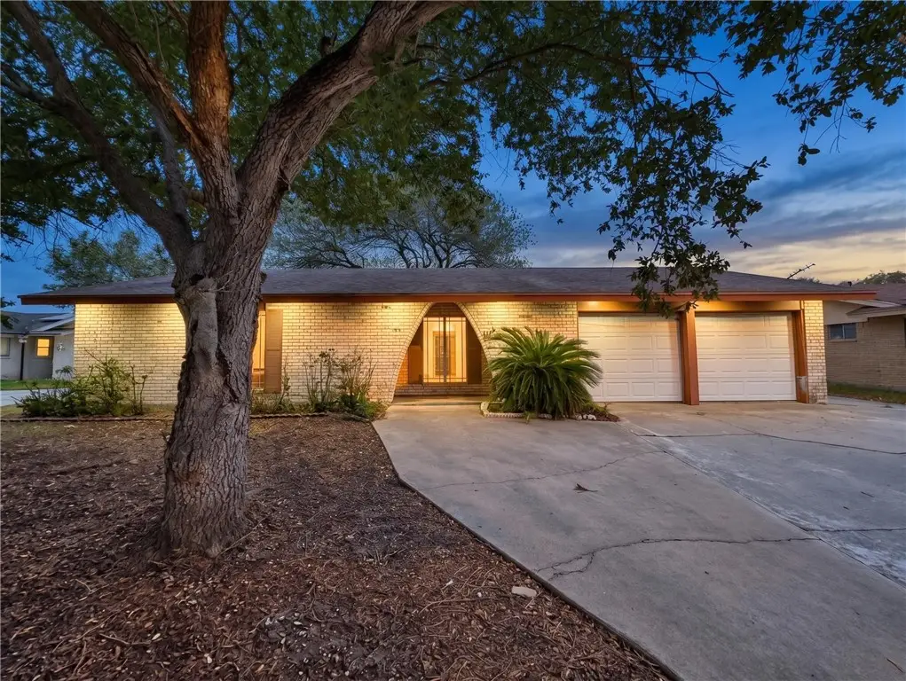 1025 S 21st Street, Kingsville, TX 78363 - #1