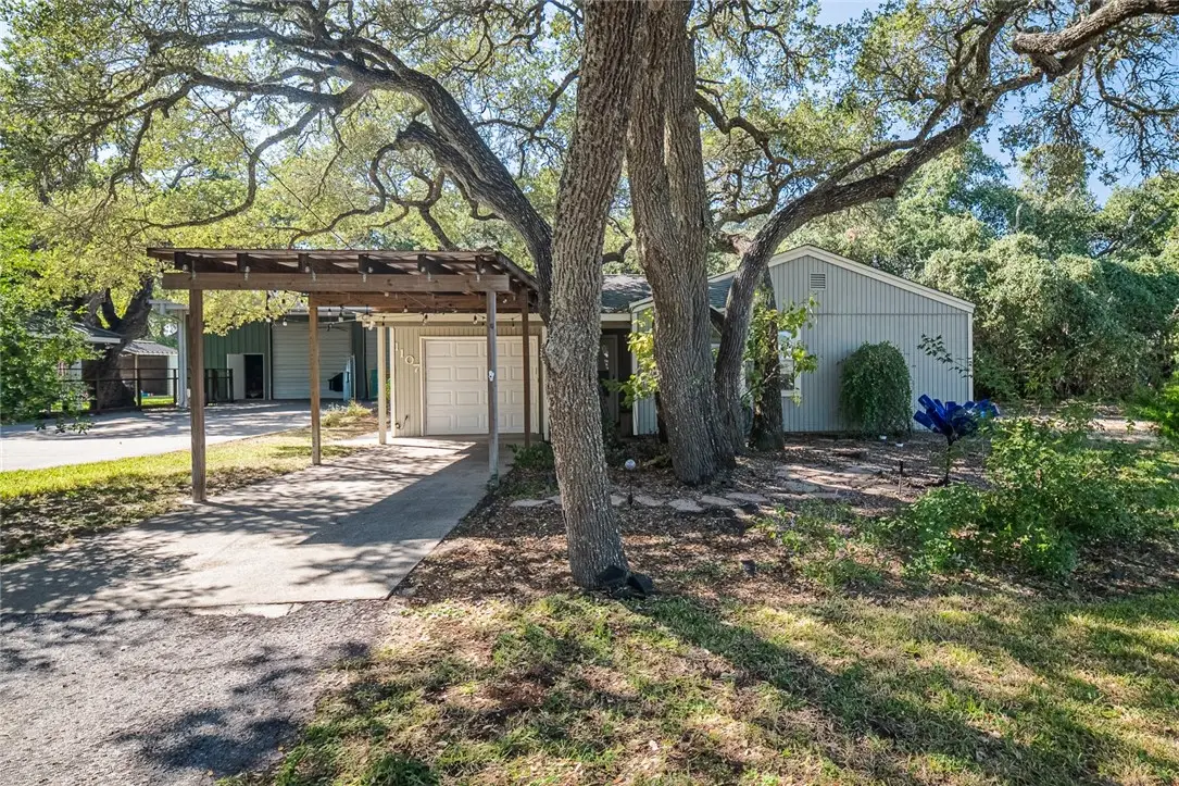 1107 Wood Street, Rockport, TX 78382 - #1