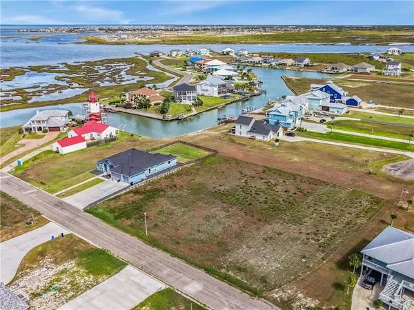 9 Westpointe Drive, Rockport, TX 78382