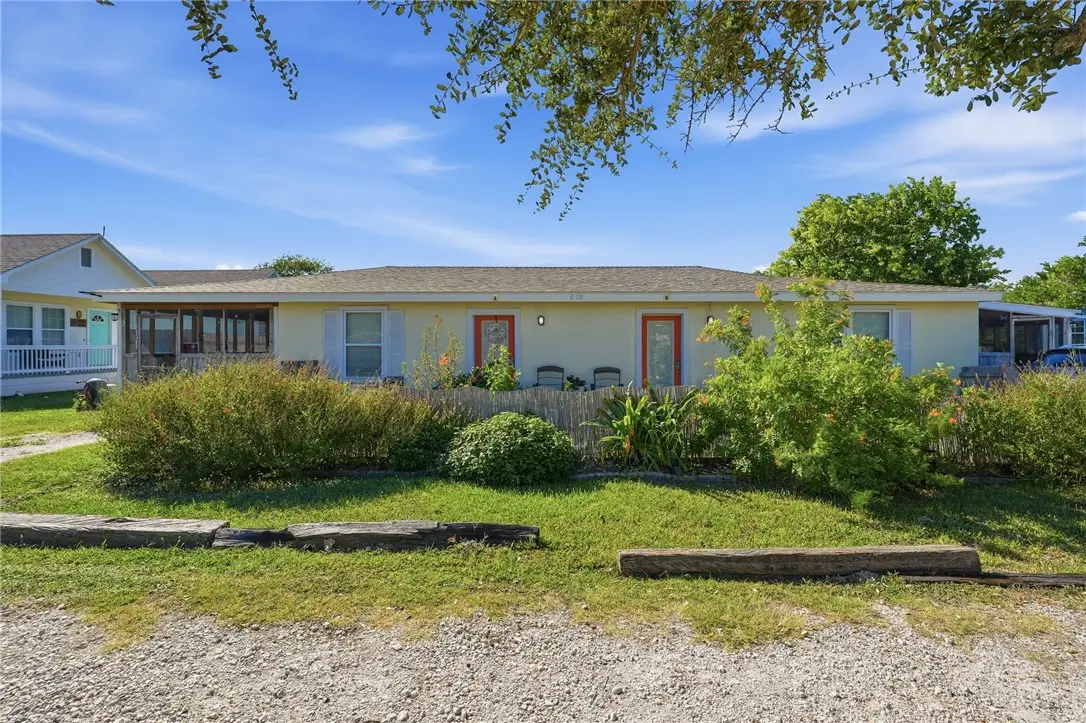 609 W Liberty Street, Rockport, TX 78382 - #1