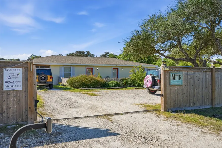 609 W Liberty Street, Rockport, TX 78382 - #3
