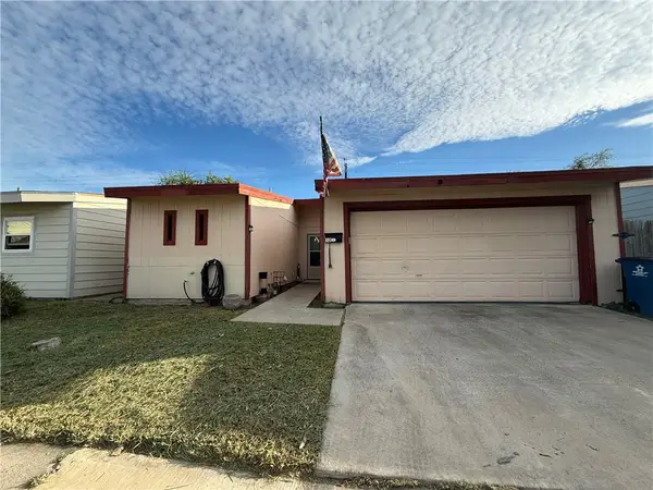 32 S Commonsway Drive, Portland, TX 78374