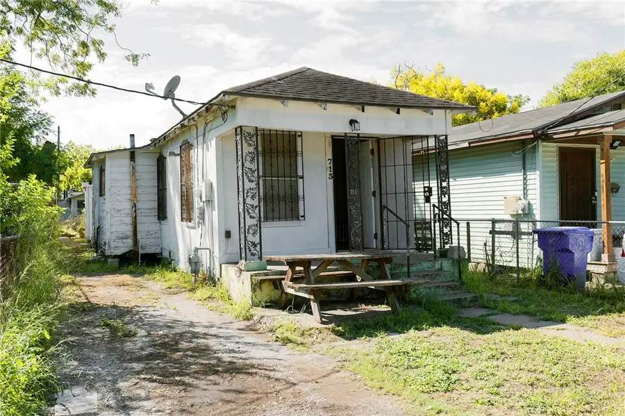 713 25th Street, Corpus Christi, TX 78405 - #2