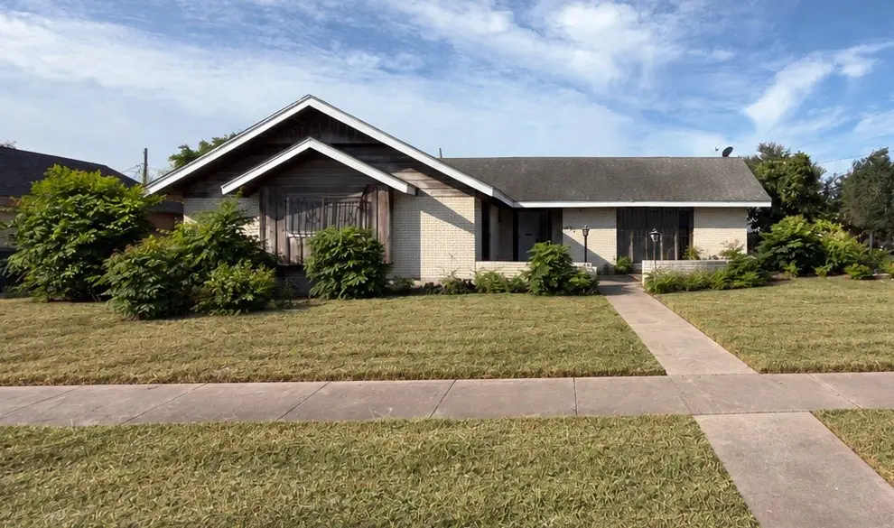 3221 Casa Bonita Drive, Corpus Christi, TX 78411 - #1