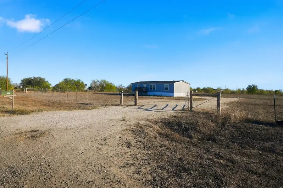 553 Jennifer Loop, Orange Grove, TX 78372 - #2