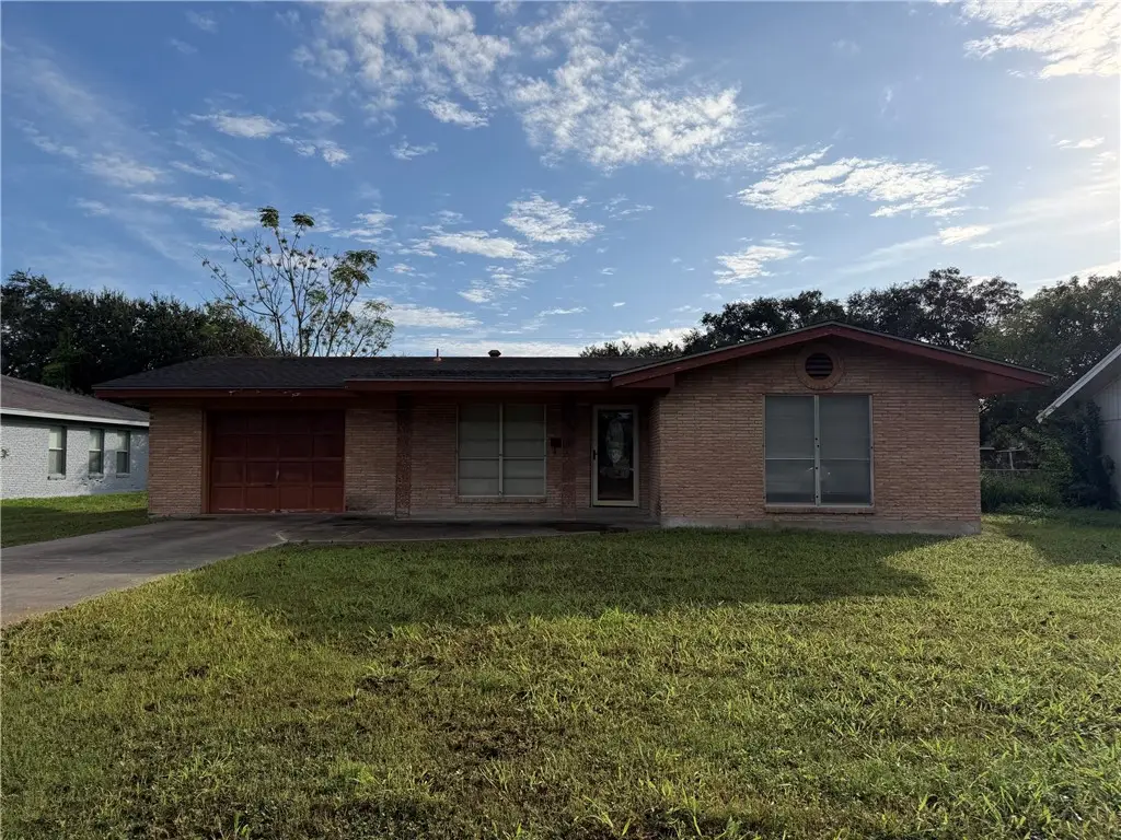 904 Highland Avenue, Alice, TX 78332 - #1