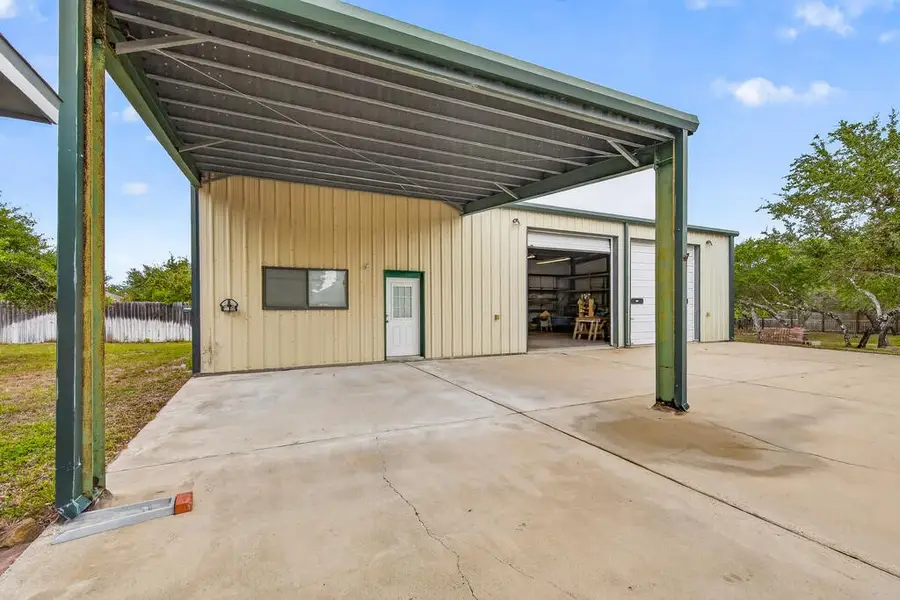 942 S 13th Street, Aransas Pass, TX 78336 - #3