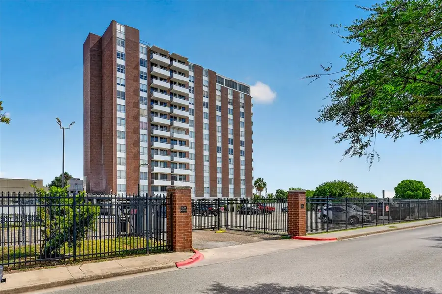 715 S Upper Broadway Street #903, Corpus Christi, TX 78401 - #3