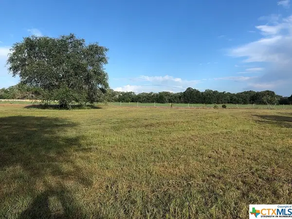 Lot 1 Pvt 1672, Hallettsville, TX 77964