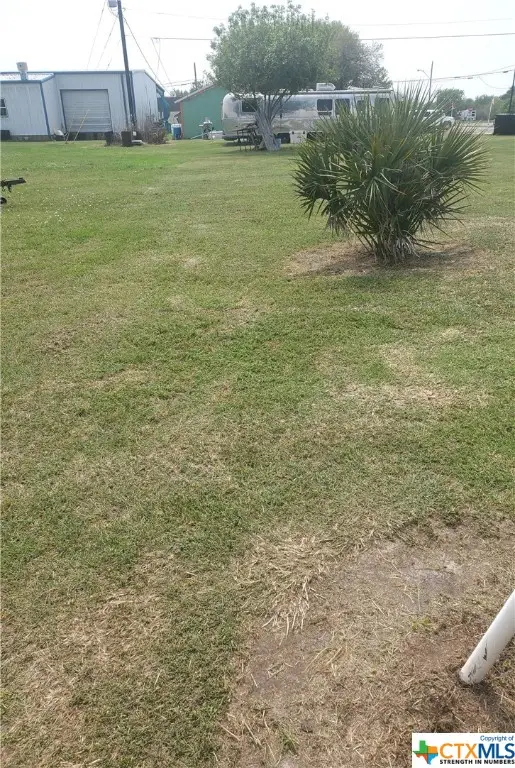 303-309 W Austin Avenue, Seadrift, TX 77983 - Image #2