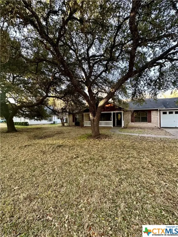 310 Vollentine Street, Yoakum, TX 77995