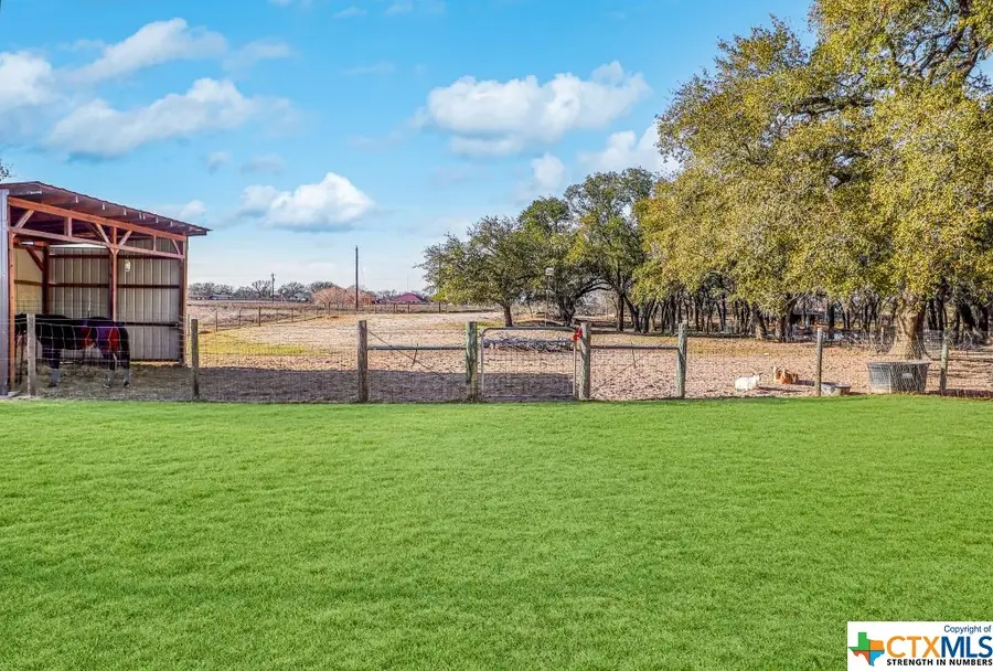 1561 County Road 320, Floresville, TX 78114 - #2