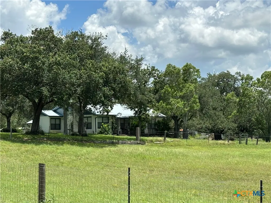 725 Post Oak Road, Goliad, TX 77963 - Image #1