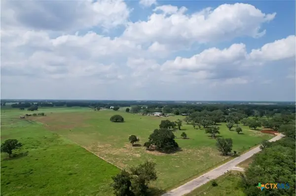 2700 Cr 400 Road, Yoakum, TX 77995