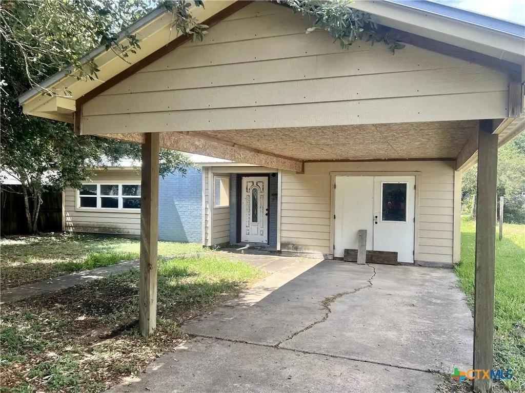 305 E Second Street, Cuero, TX 77954 - Image #1