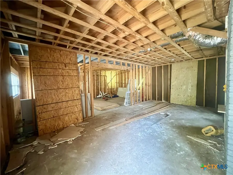 305 E Second Street, Cuero, TX 77954 - Image #3