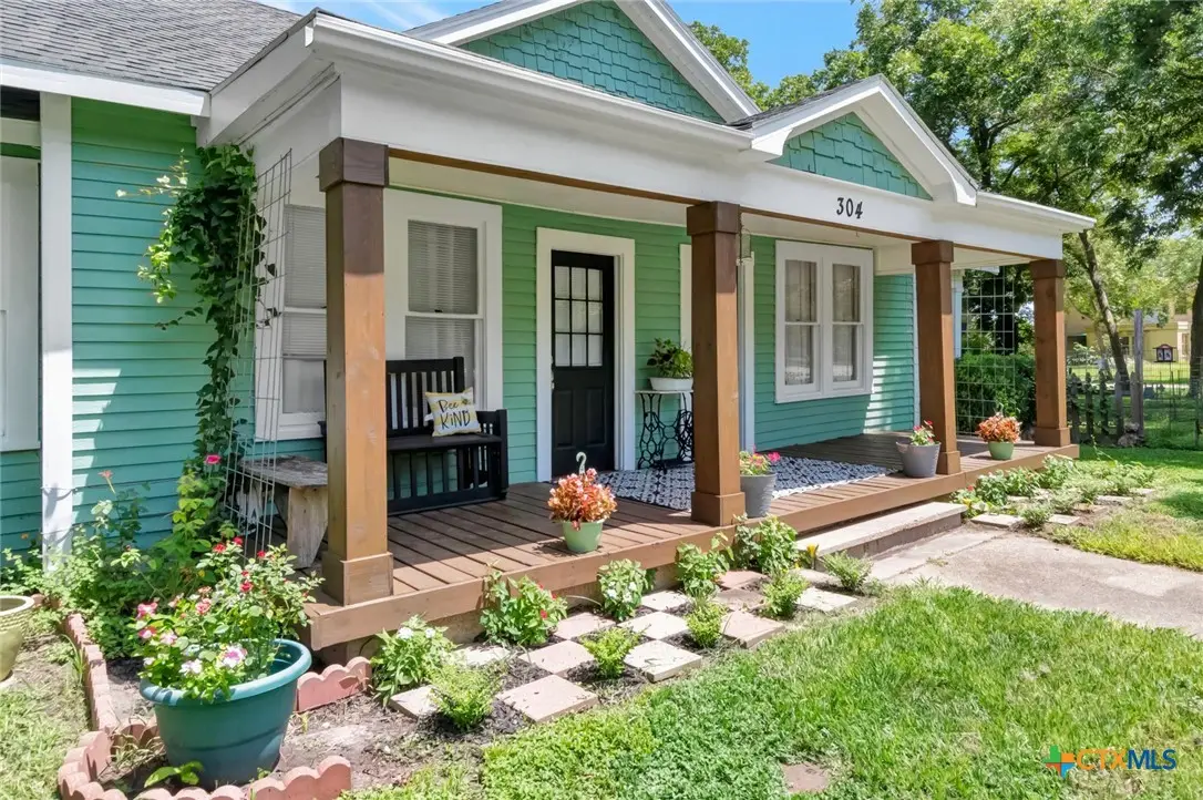 304 W Putnam, Ganado, TX 77962 - Image #1