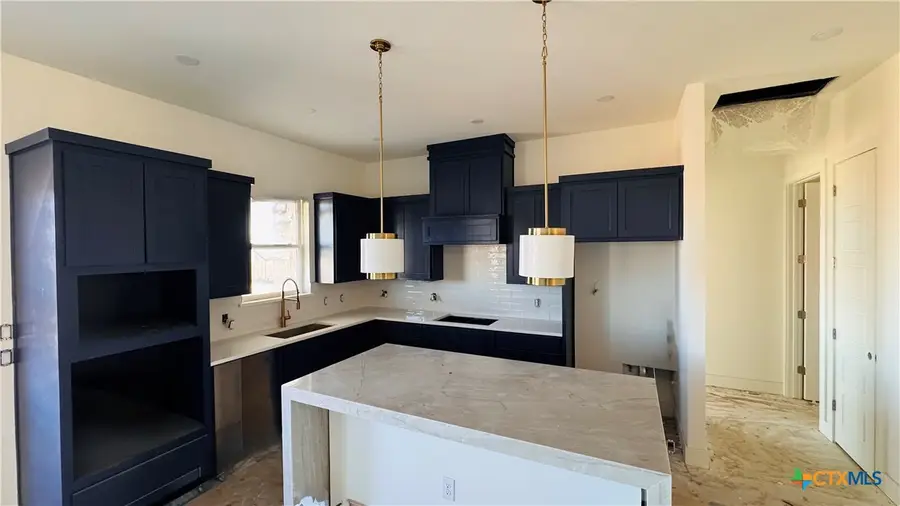 366 Meadow Valley Loop, Jarrell, TX 76537 - Image #2