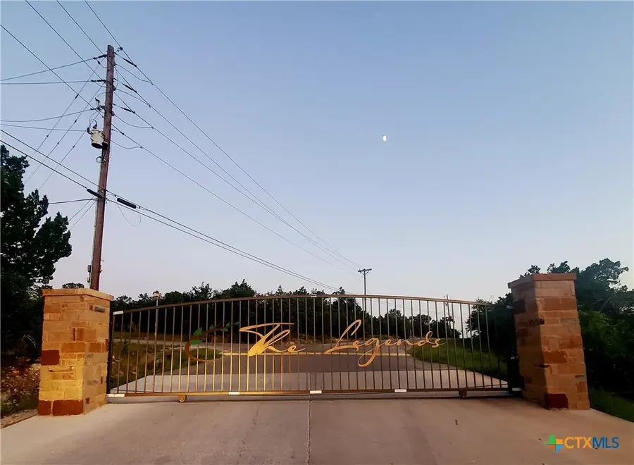 284 Kellog, Fischer, TX 78623 - Image #2