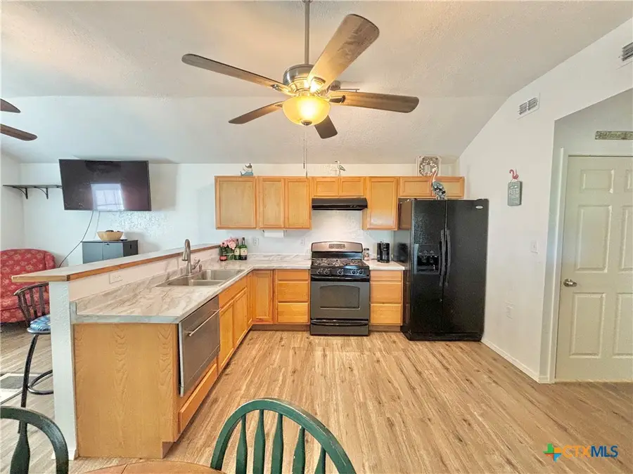 101 N 13th Street, Seadrift, TX 77983 - Image #3