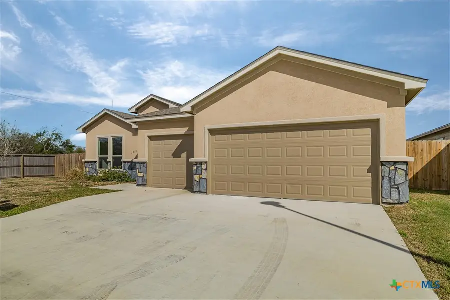 2010 Seguin Avenue, Victoria, TX 77901 - Image #2