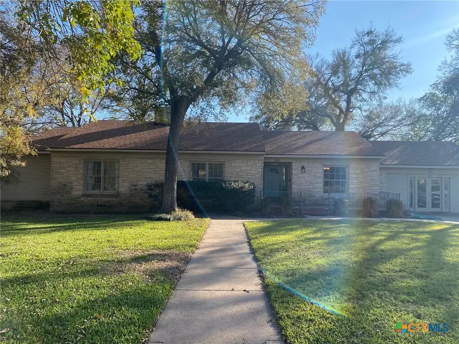 606 College Street, Gatesville, TX 76528 - Image #2