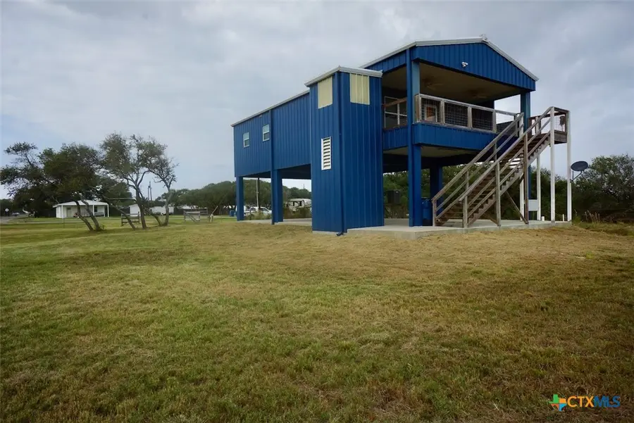 811 W Main Street, Port Oconnor, TX 77982 - Image #2