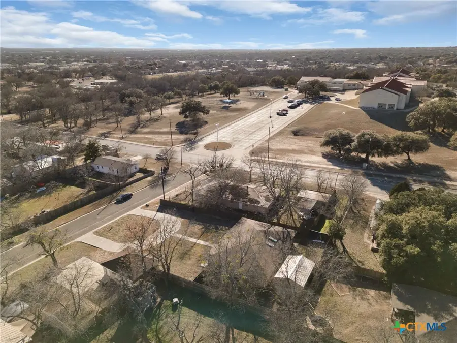 801 1/2 E Avenue C, Lampasas, TX 76550 - Image #3