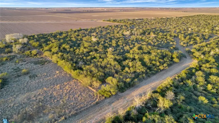 000 Rabbit Run Road, Victoria, TX 77905 - Image #2