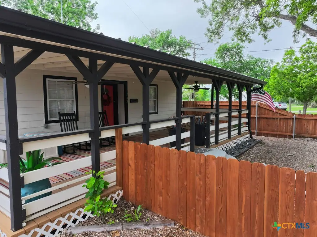 402 E Virginia Avenue, Seadrift, TX 77983 - Image #1