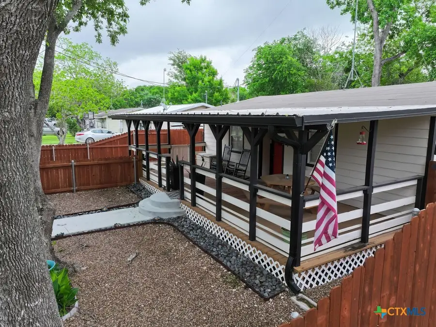 402 E Virginia Avenue, Seadrift, TX 77983 - Image #3