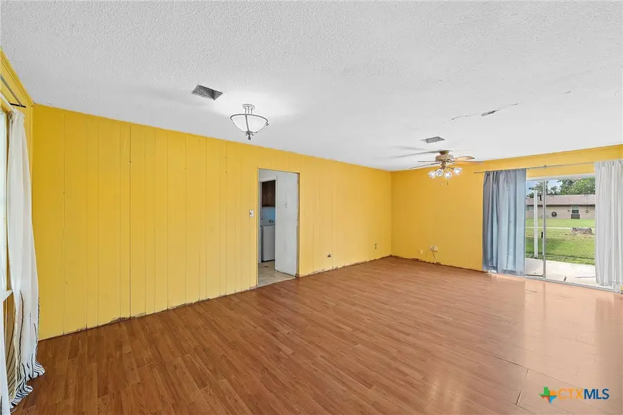 518 E Avenue G, Rosebud, TX 76570 - Image #2