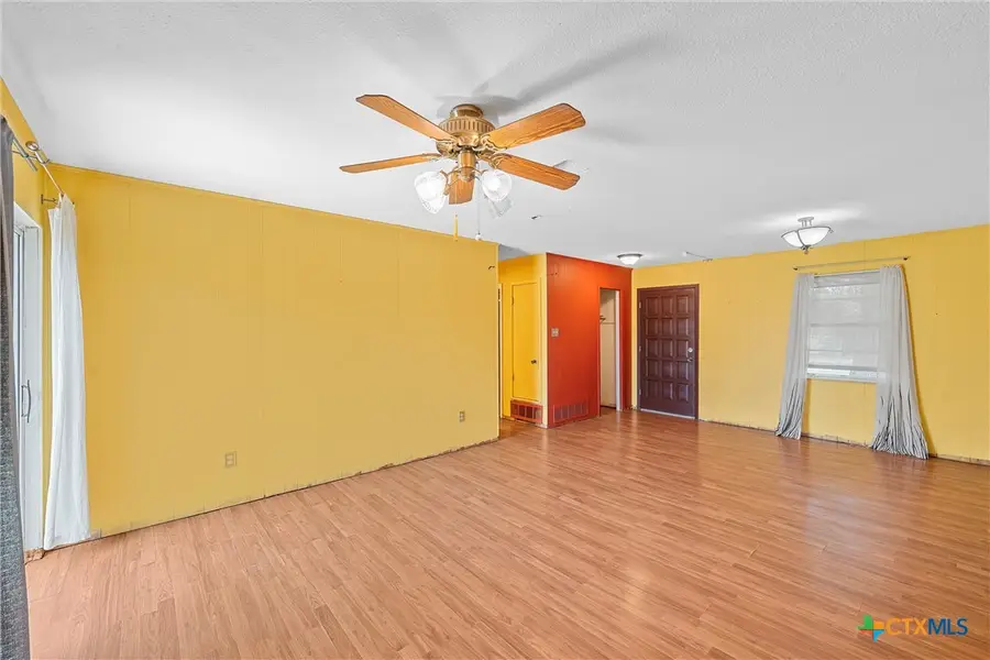 518 E Avenue G, Rosebud, TX 76570 - Image #3