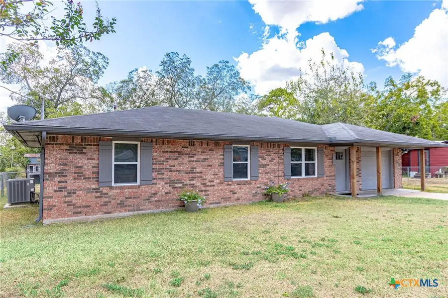 912 N Avenue G, Shiner, TX 77984 - Image #3