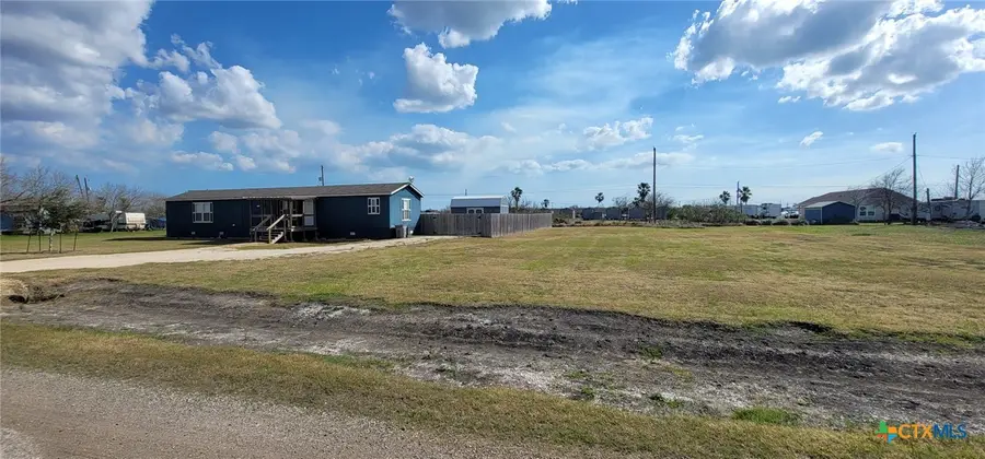 703 W Oakland Avenue, Seadrift, TX 77983 - Image #2