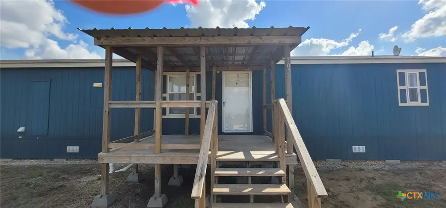703 W Oakland Avenue, Seadrift, TX 77983 - Image #3
