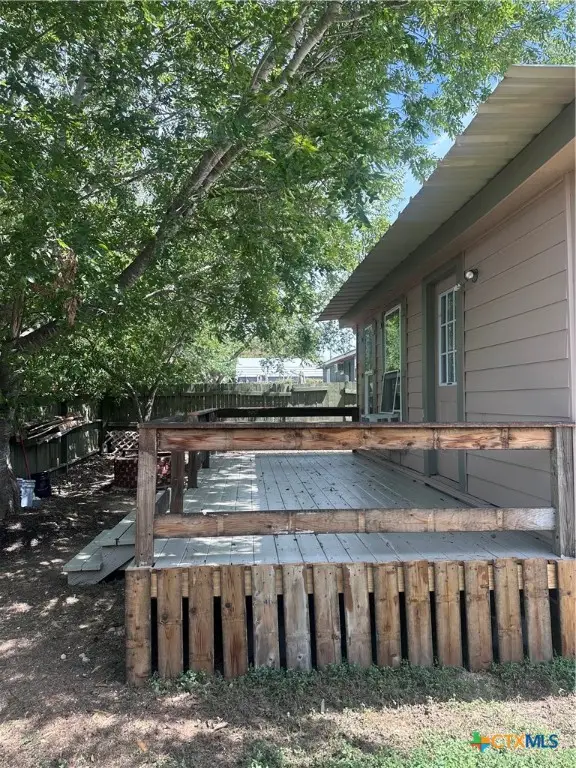 104 S 2nd Street, Stockdale, TX 78160 - Image #2