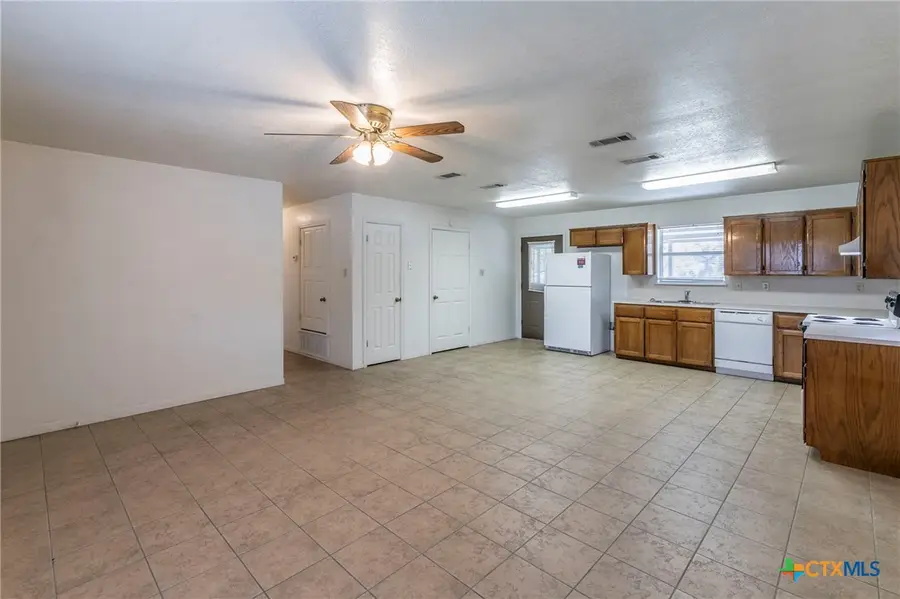 1001 Cherokee Trail, Kempner, TX 76539 - Image #3