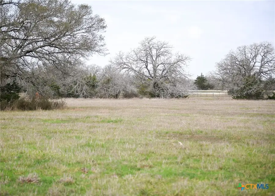 316 Main Loop Road, Waelder, TX 78959 - Image #2